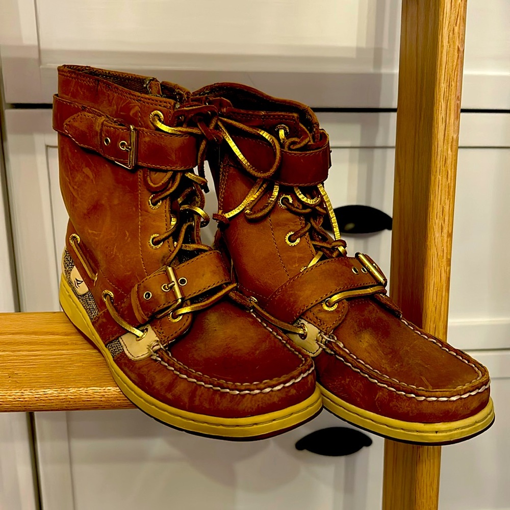 Authentic Sperry high-top Topsiders, size 7.5